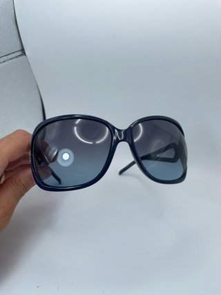 Occhiali da sole blu e grigi