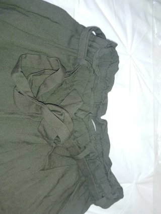 Pantalón ancho verde oliva
