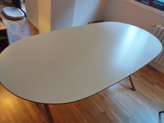 Mesa ovalada melamina blanca y madera