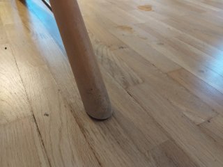 Mesa ovalada melamina blanca y madera