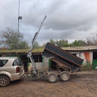 Pluma cargadora para remolque