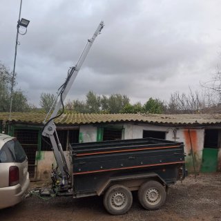 Pluma cargadora para remolque