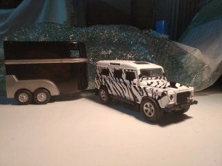 Land Rover + Remolque Van escala 1/34
