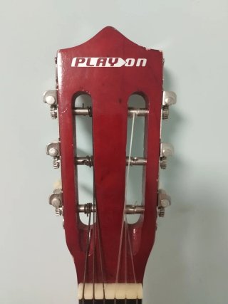 Guitarra, funda, soporte, pua y libro TODO NUEVO