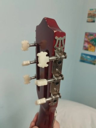 Guitarra, funda, soporte, pua y libro TODO NUEVO