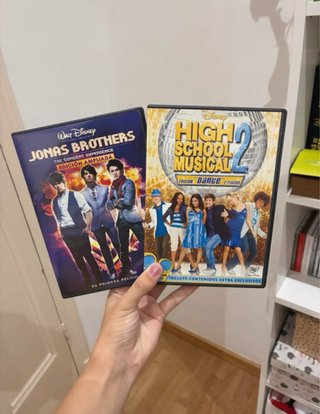 DVDs High School Musical 2 + Jonas Brothers