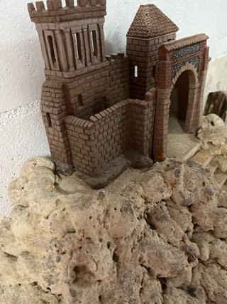 Belén romano: Castillo sobre montaña