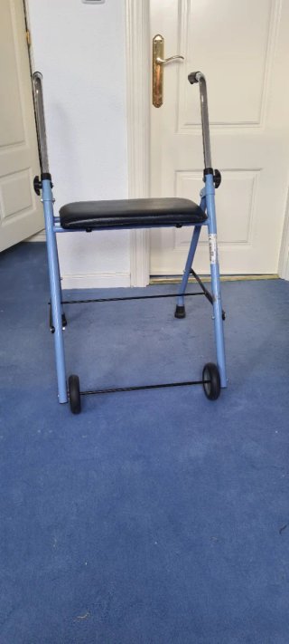 Silla de ruedas plegable dos andadores plegables