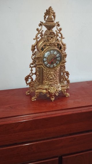 Pack de lámparas de bronce y reloj decorativo