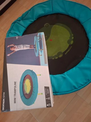 Cama elástica infantil azul