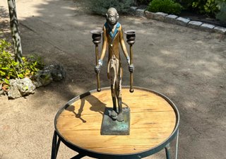 ANTIGUO CANDELABRO MONO BRONCE PINTADO C. 1900