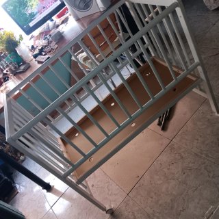 Cuna de bebé blanca