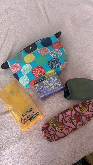 Lote neceseres y carteras Bershka
