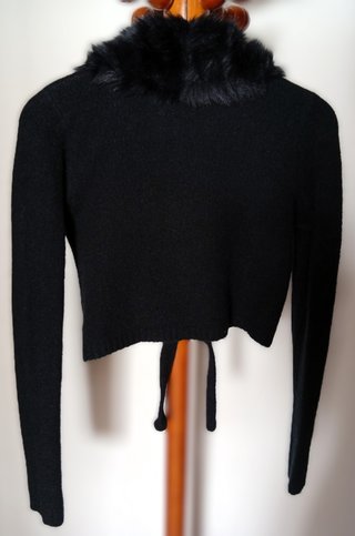Bolero negro con cuello de pelo