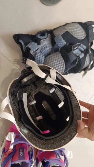 Patines Oxelo niña T. 26-28 + Casco + Protecciones