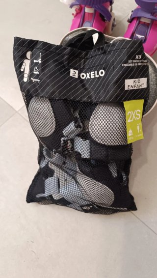 Patines Oxelo niña T. 26-28 + Casco + Protecciones