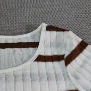 Camiseta para mujer blanca y marron, Talla S