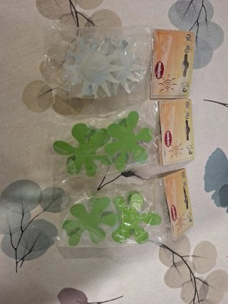 Pinzas sujetacortinas Mobois verdes o blancas