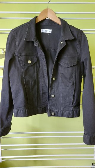Cazadora vaquera negra Mango