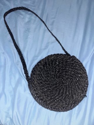 Bolso redondo negro