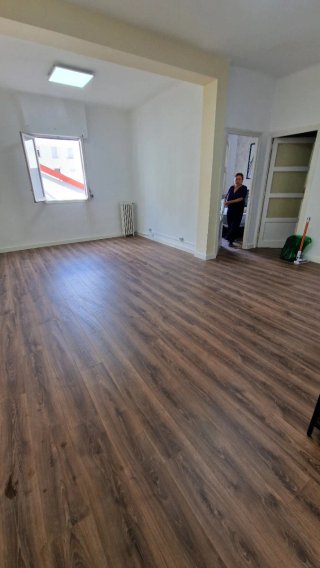 Instalación de Tarima y Vinilos