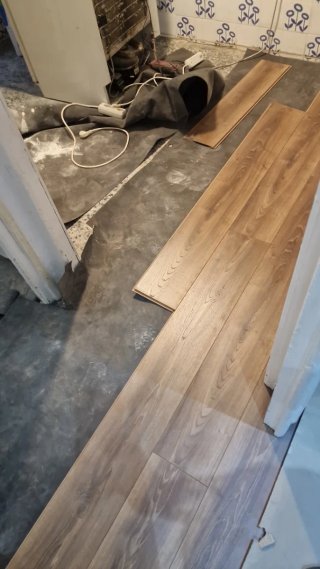 Instalación de Tarima y Vinilos
