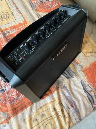 Roland CubeStreetMini Ampli portátil + pie de micr