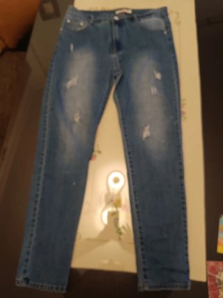 Pantalón vaquero desgastado
