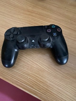 PS4 Slim (PlayStation 4)