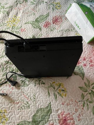 PS4 Slim (PlayStation 4)