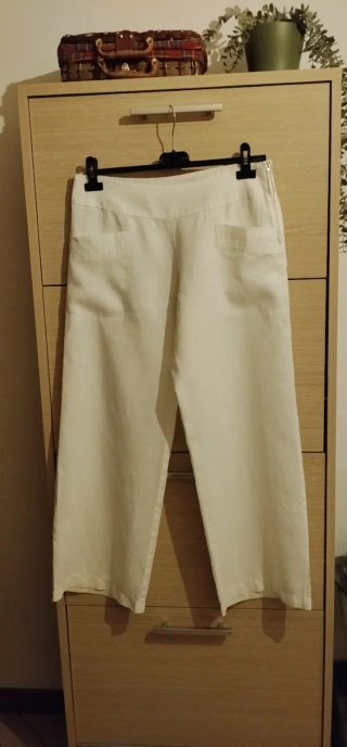 Pantaloni bianchi UCB