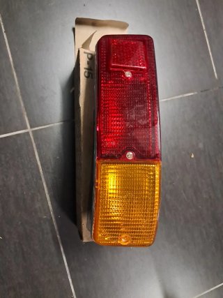 Piloto trasero SEAT 127 (P-15)