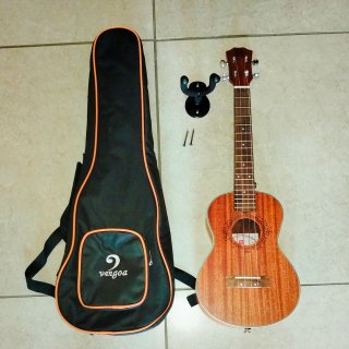 Ukulele Vangoa con Custodia e Kit Accessori
