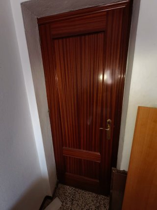 Puerta de madera interior