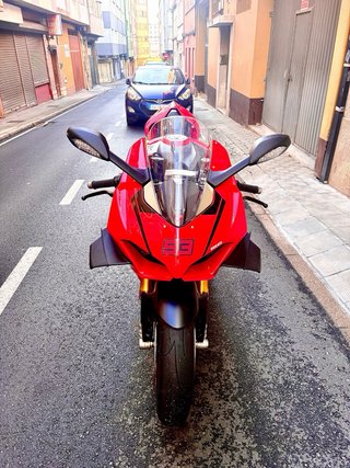 Ducati Panigale V4S Roja