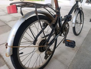 Bicicleta plegable negra