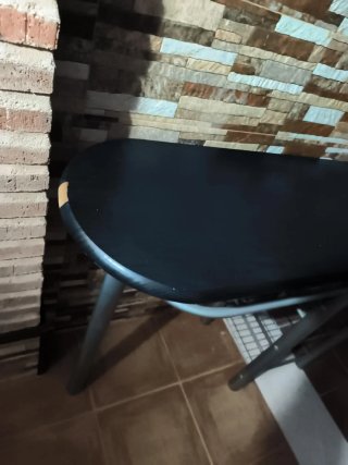 Mesa de cocina metálica y madera