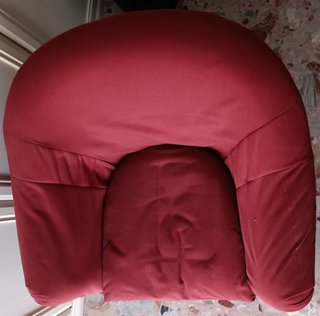 Poltroncina rossa in tessuto
