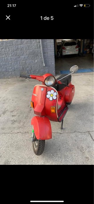 Vespa Antigua Roja Scooter