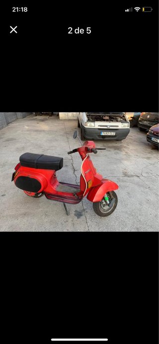 Vespa Antigua Roja Scooter