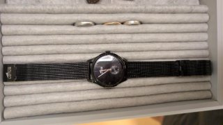 Reloj Lotus Minimalist Negro y Dorado