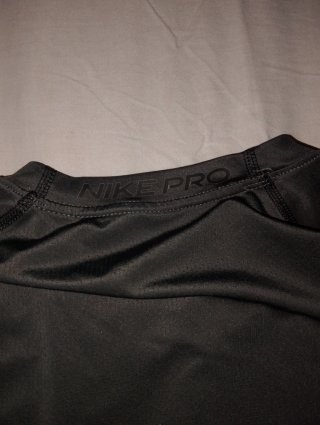 Camiseta Nike Pro gris ajustada Precio negociable