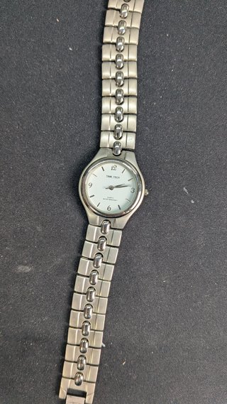 Reloj Time Tech Clásico Plateado Esfera Blanca