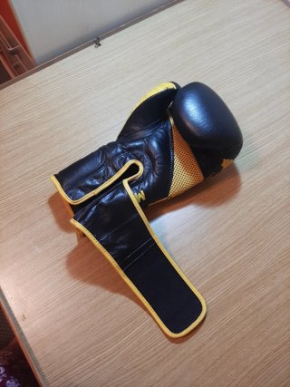 Guantes de Boxeo DAN Negro/Amarillo