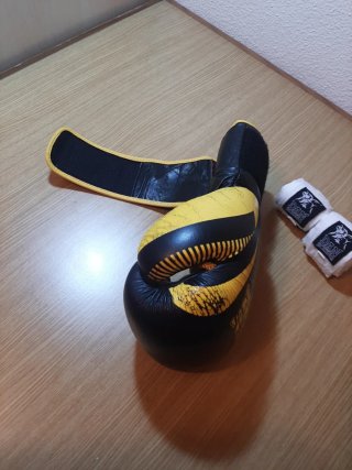 Guantes de Boxeo DAN Negro/Amarillo