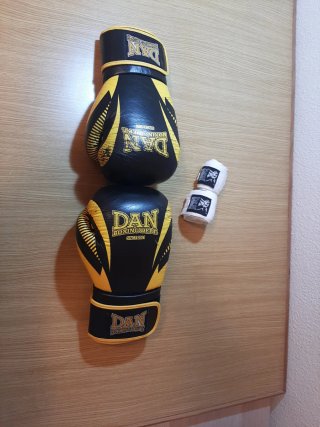 Guantes de Boxeo DAN Negro/Amarillo