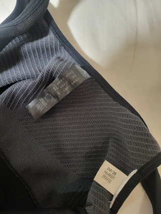 Top deportivo Adidas negro