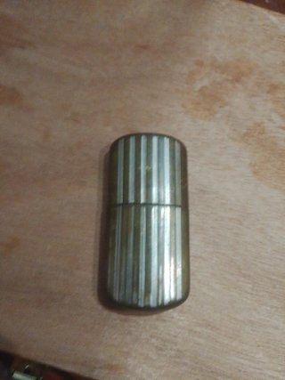 Mechero antiguo de metal
