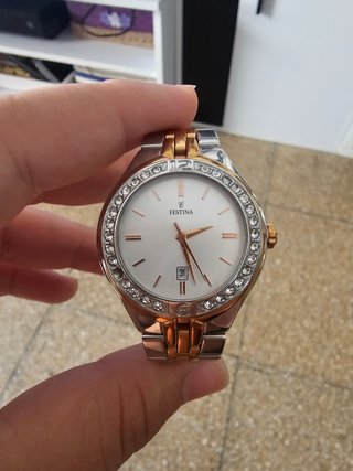 Reloj Festina bicolor con pedrería