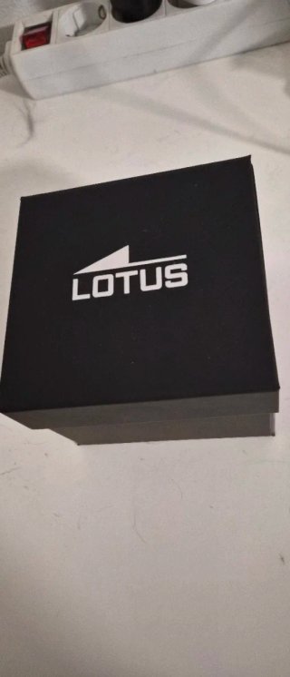 Reloj Lotus Hombre Negro/Dorado SIN USAR